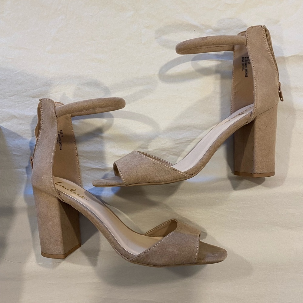 Lulu’s Block Heel Pump